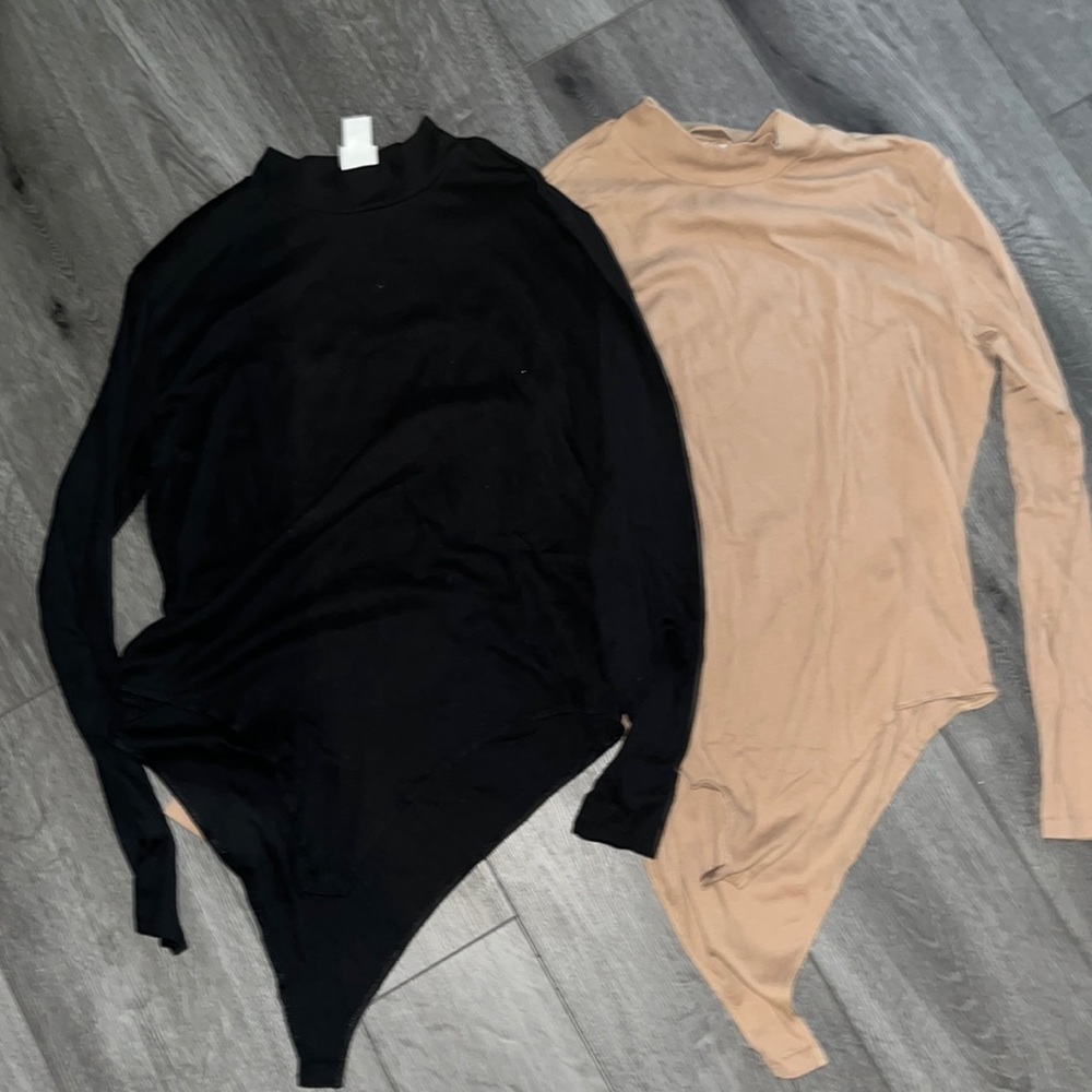 2 body suits same style differ colors